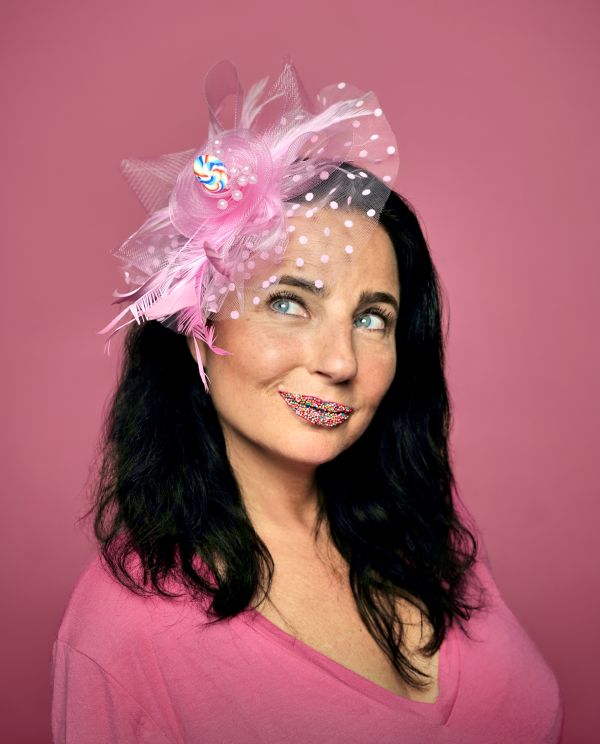 Maleh CO Sabine Stieger – Nadja_Maleh_Pressefoto_1_Zuckergoscherl_RZ_sRGB 1